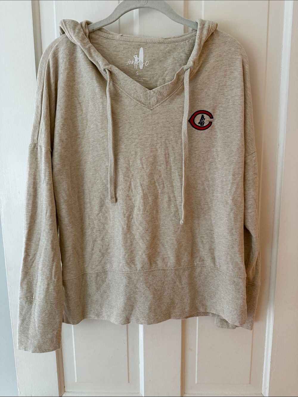 johnnie-O Light Taupe Chicago Cubs V-Neck Hoodie Sweatshirt